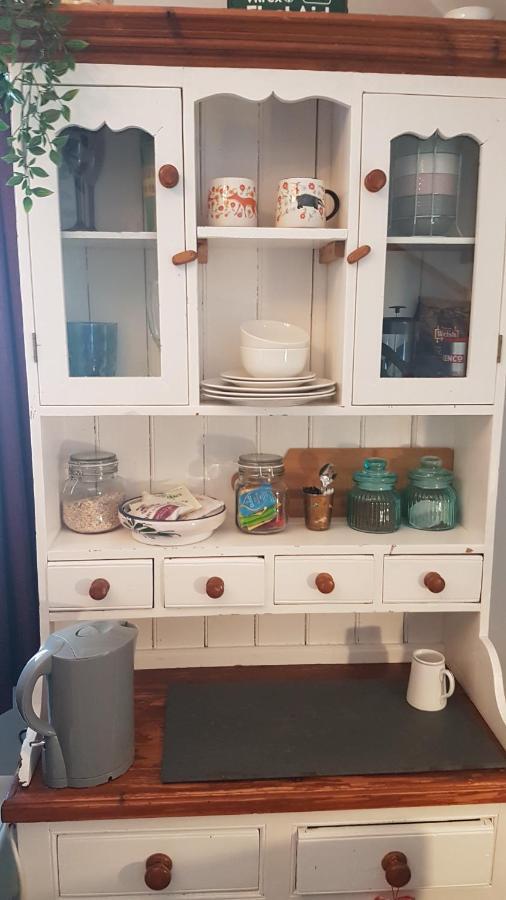 Post Office Row Apartment And Garden Crickhowell Extérieur photo