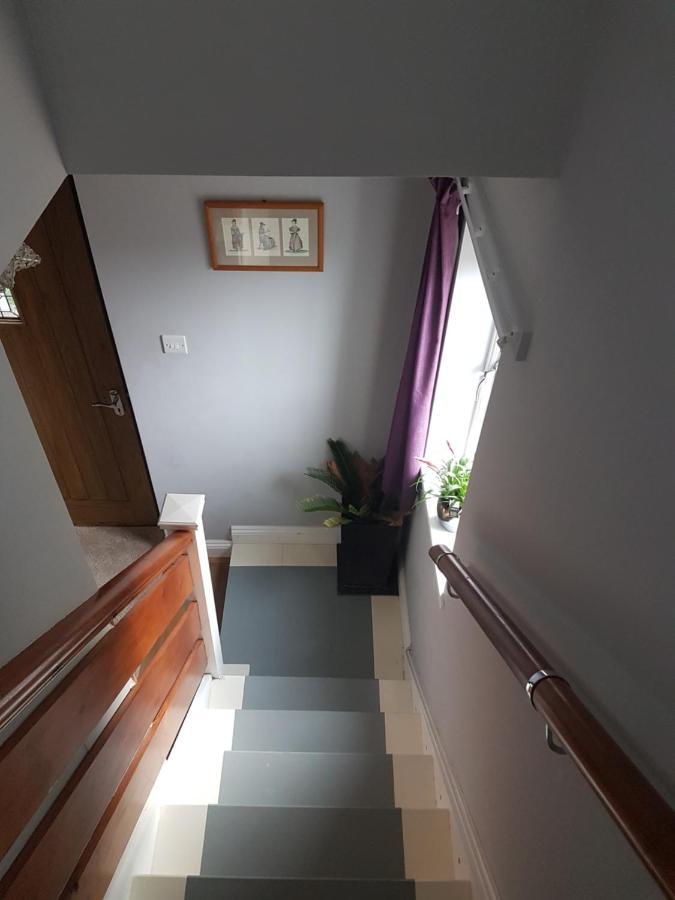 Post Office Row Apartment And Garden Crickhowell Extérieur photo